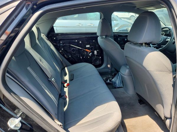 2022 HYUNDAI ELANTRA
