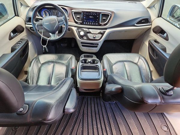 2017 CHRYSLER PACIFICA