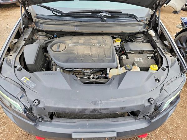 2019 JEEP CHEROKEE Trailhawk — Engine bay