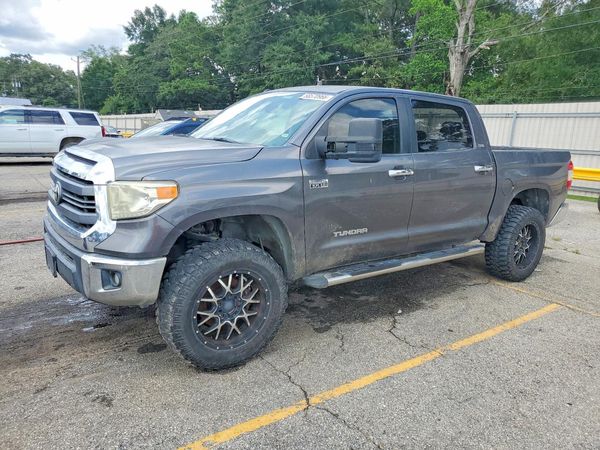 2014 TOYOTA TUNDRA SR5 — Front 3/4