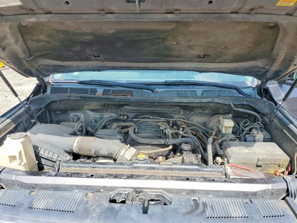 2014 TOYOTA TUNDRA SR5 — Engine bay