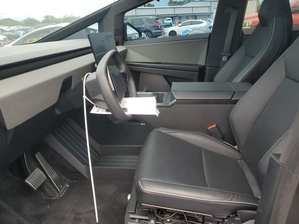 2024 TESLA CYBERTRUCK