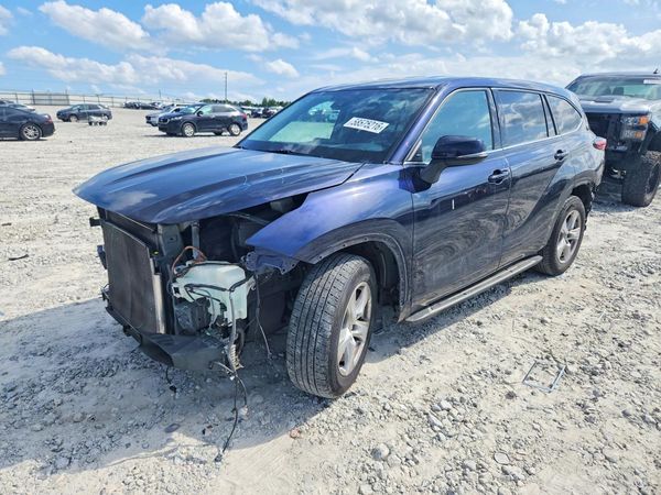 2022 TOYOTA HIGHLANDER LE