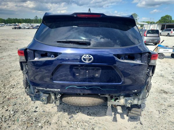 2022 TOYOTA HIGHLANDER LE