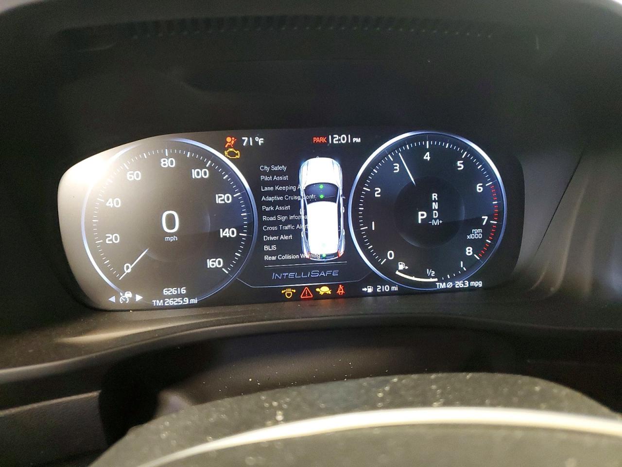 2019 VOLVO XC40 R-Design