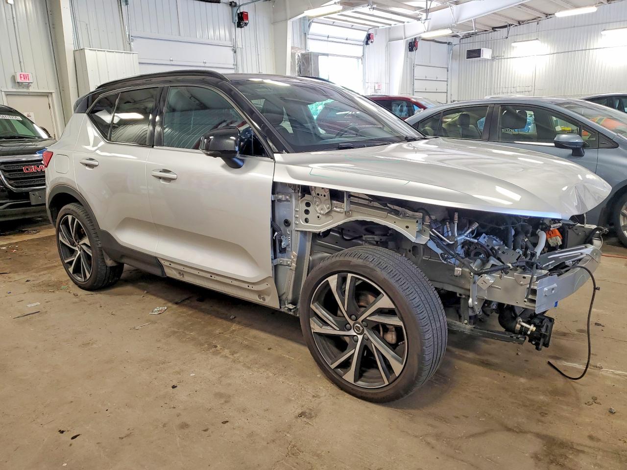 2019 VOLVO XC40 R-Design