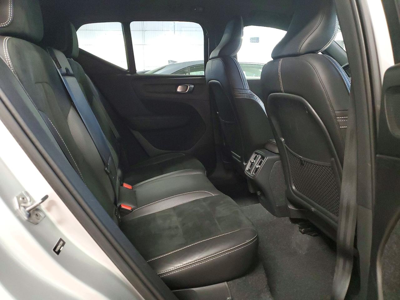 2019 VOLVO XC40 R-Design