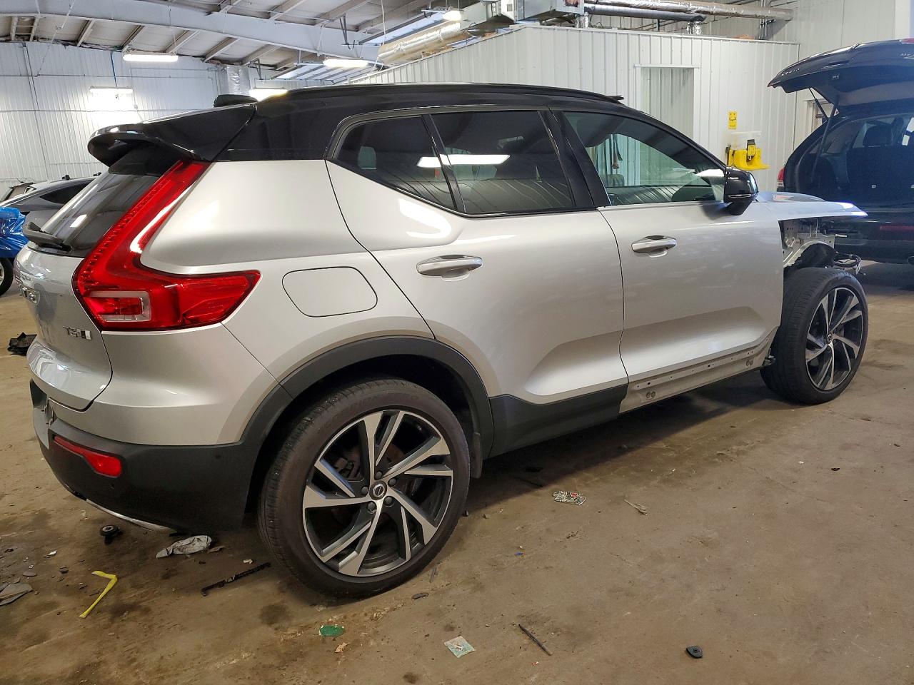 2019 VOLVO XC40 R-Design