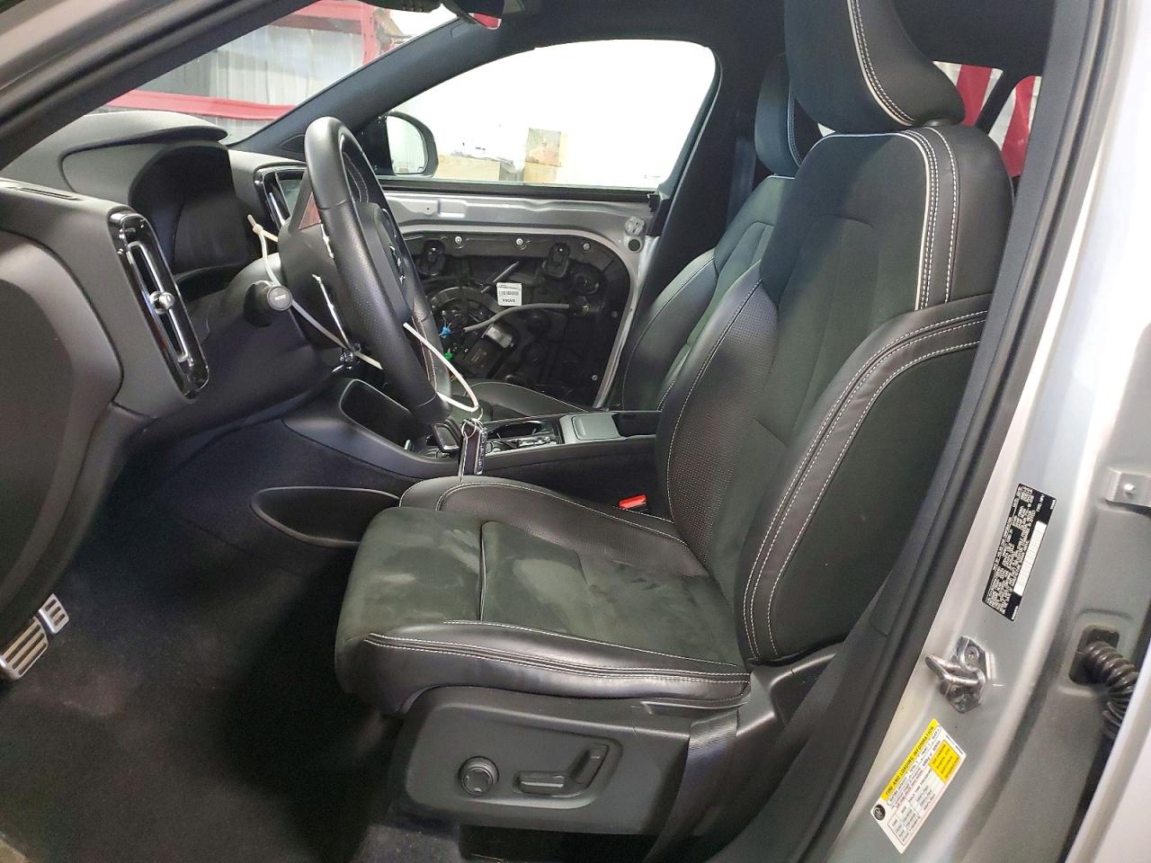 2019 VOLVO XC40 R-Design