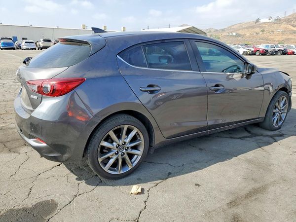 2018 MAZDA 3 Touring