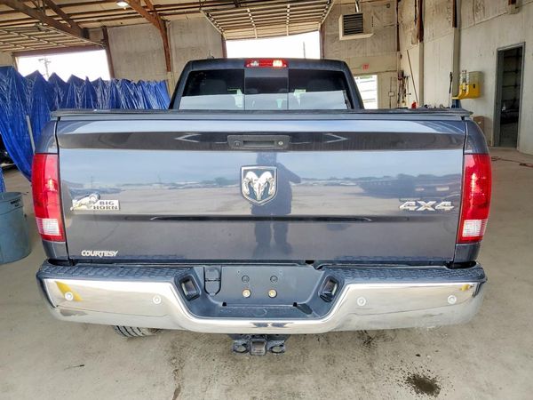 2018 RAM 1500 SLT QUAD CAB 4X4