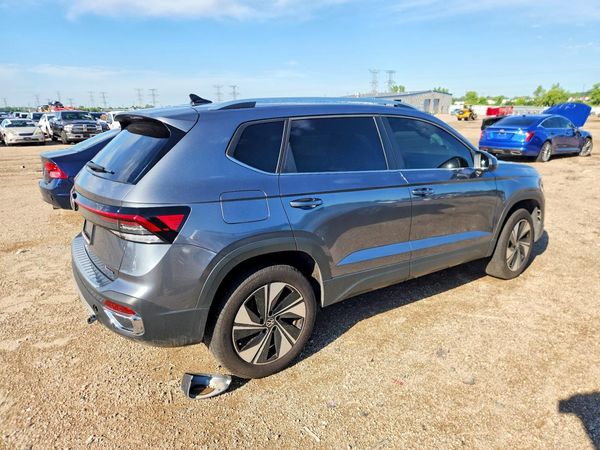 2025 VOLKSWAGEN TAOS 4Motion SE