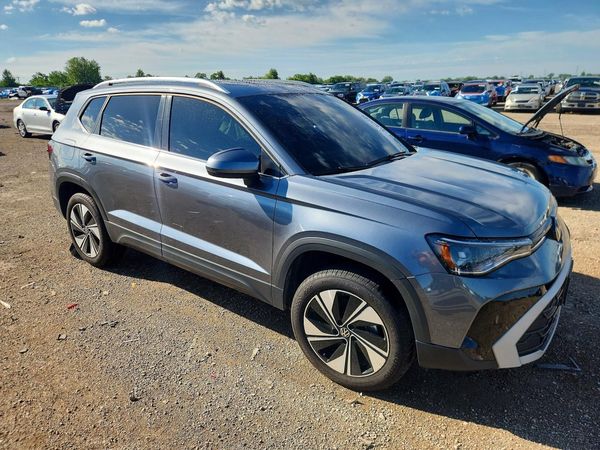 2025 VOLKSWAGEN TAOS 4Motion SE