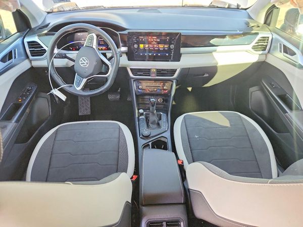 2025 VOLKSWAGEN TAOS 4Motion SE