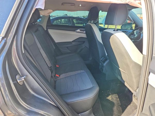 2025 VOLKSWAGEN TAOS 4Motion SE