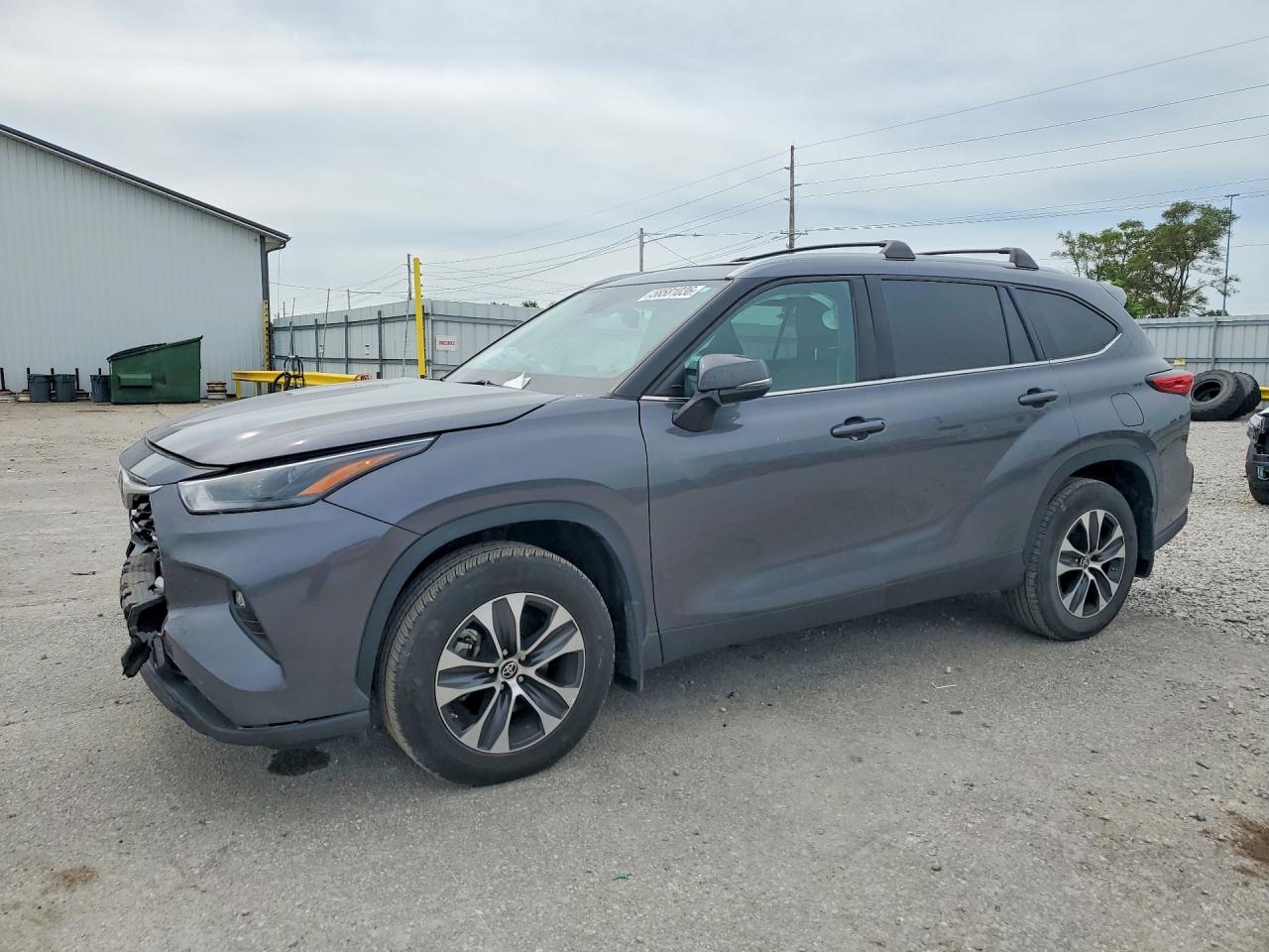 2022 TOYOTA HIGHLANDER XLE