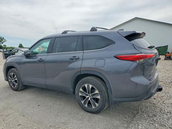 2022 TOYOTA HIGHLANDER XLE