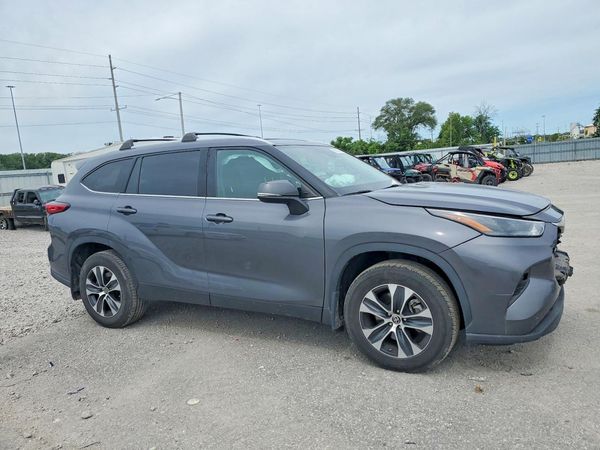 2022 TOYOTA HIGHLANDER XLE