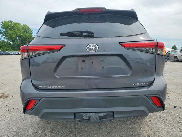 2022 TOYOTA HIGHLANDER XLE