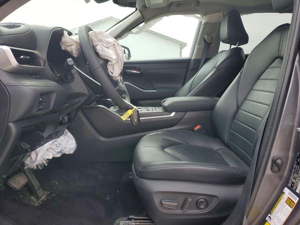 2022 TOYOTA HIGHLANDER XLE