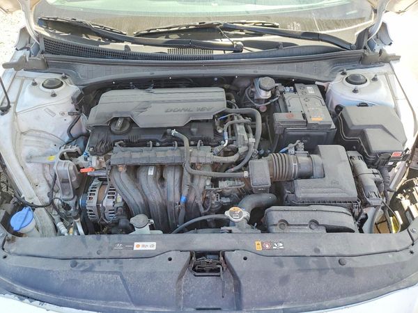 2023 HYUNDAI ELANTRA SEL — Engine bay