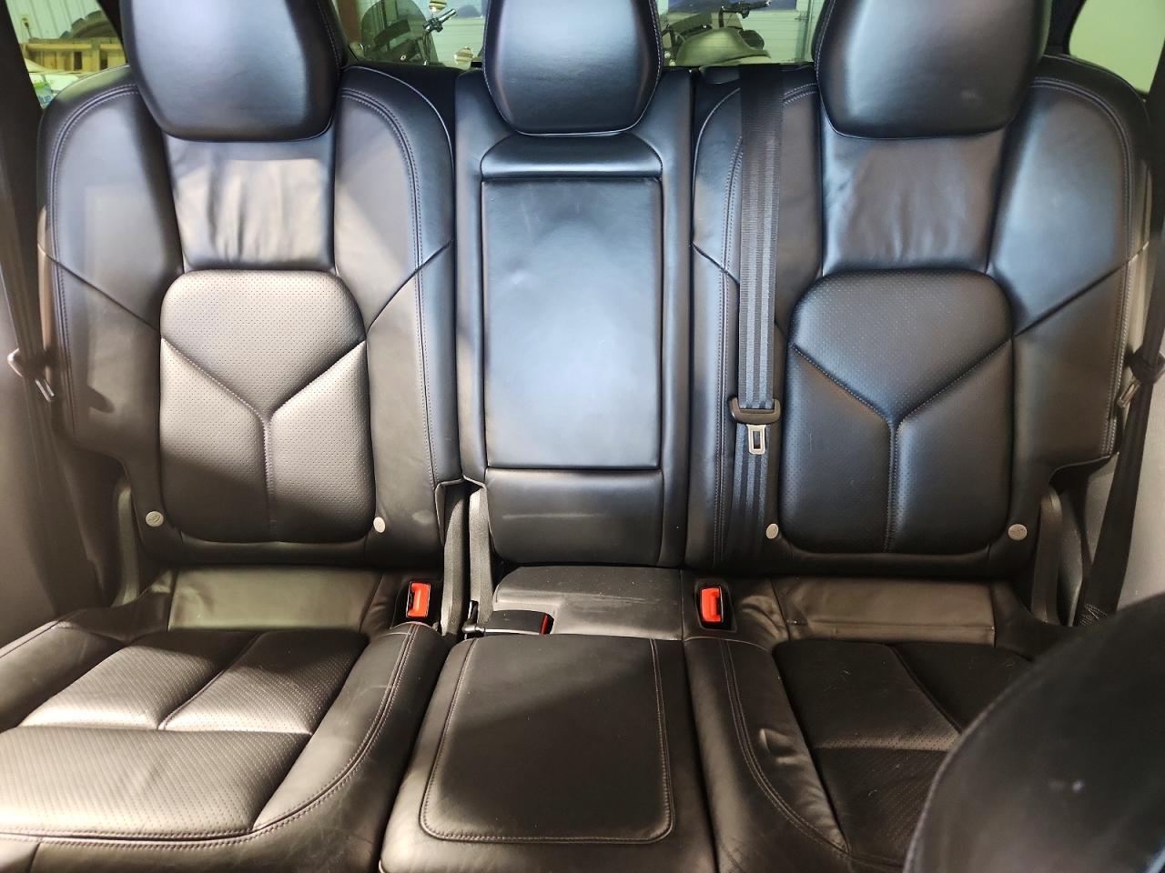 2011 PORSCHE CAYENNE