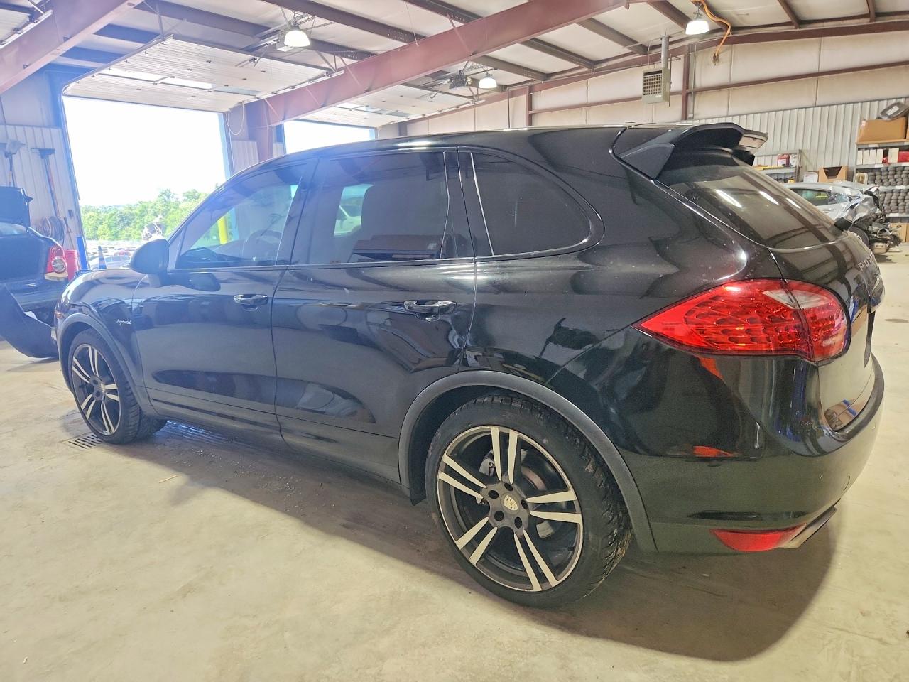 2011 PORSCHE CAYENNE