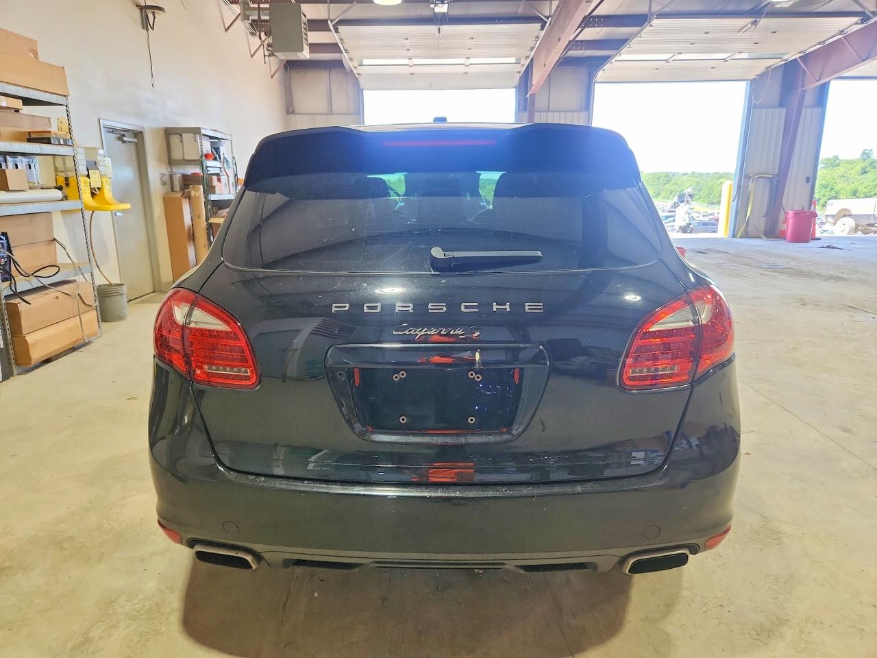 2011 PORSCHE CAYENNE