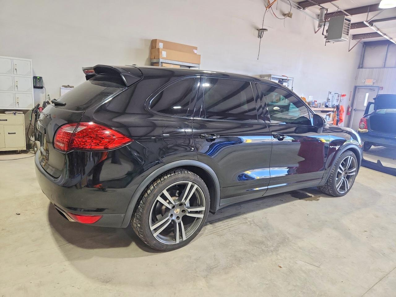 2011 PORSCHE CAYENNE