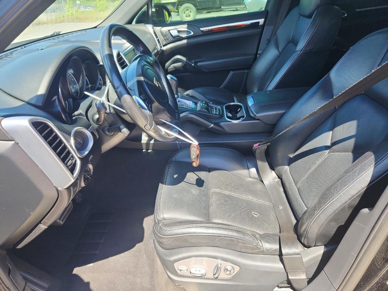 2011 PORSCHE CAYENNE