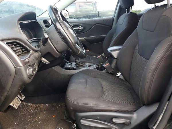 2019 JEEP CHEROKEE LATITUDE FWD