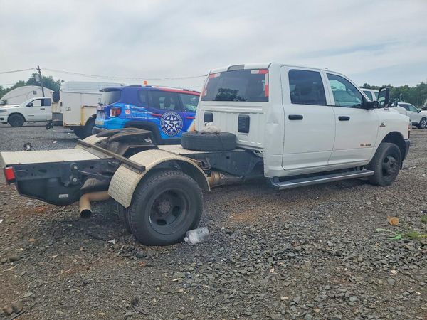 2022 RAM 3500 CREW CAB CHASSIS