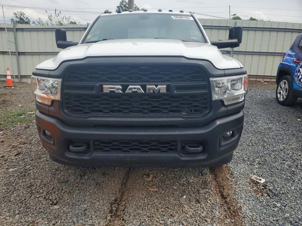 2022 RAM 3500 CREW CAB CHASSIS
