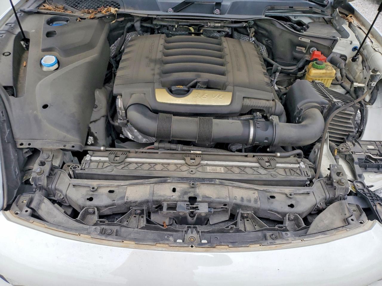 2016 PORSCHE CAYENNE