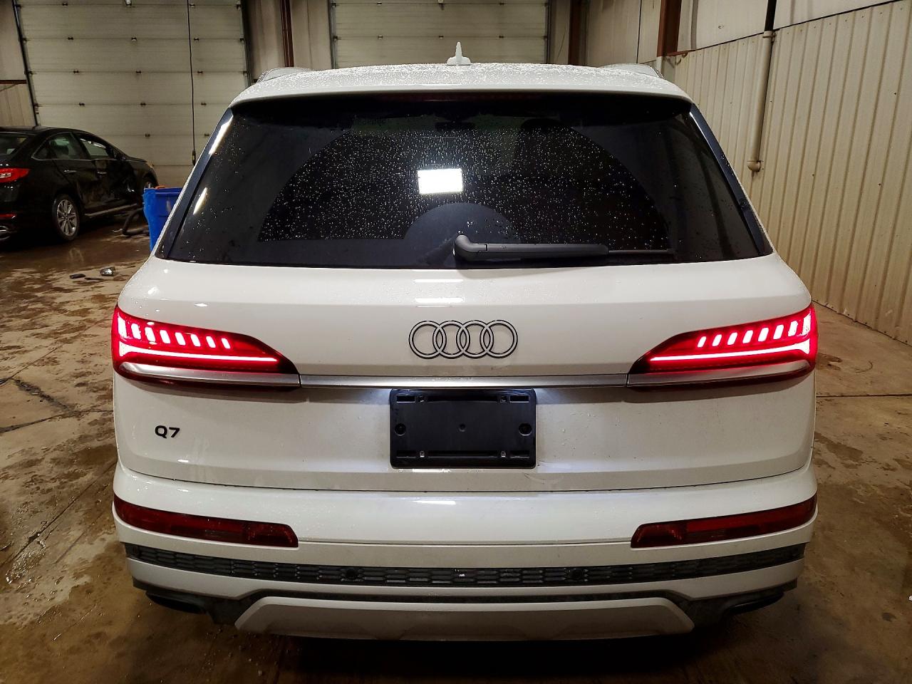 2025 AUDI Q7 quattro Premium
