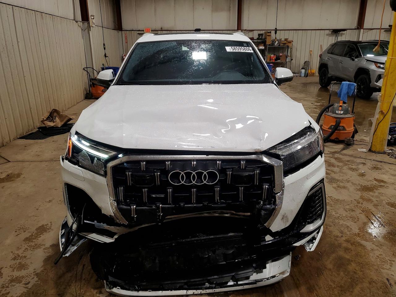 2025 AUDI Q7 quattro Premium