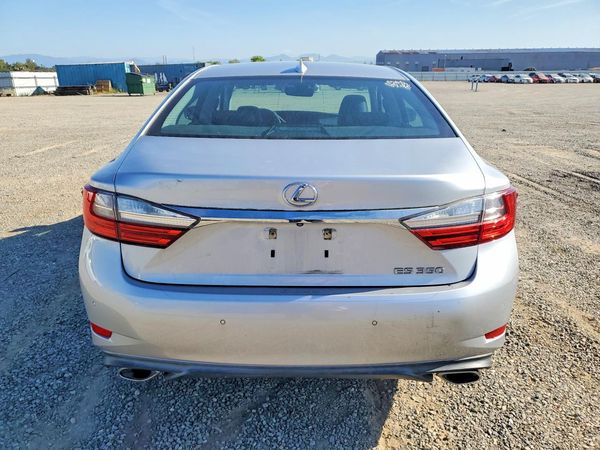 2018 LEXUS ES
