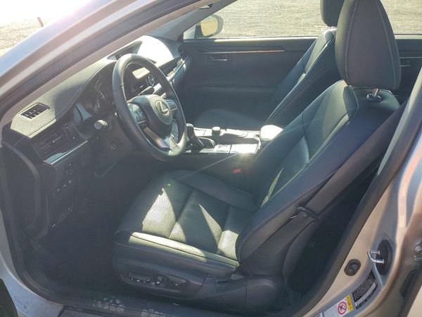 2018 LEXUS ES