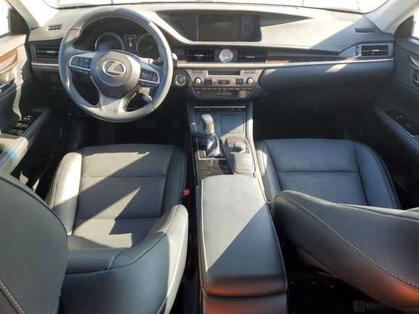 2018 LEXUS ES