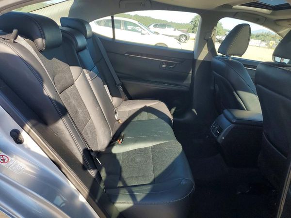 2018 LEXUS ES