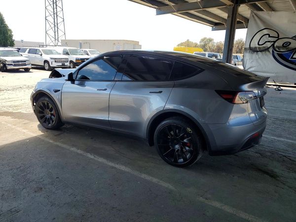 2024 TESLA MODEL Y