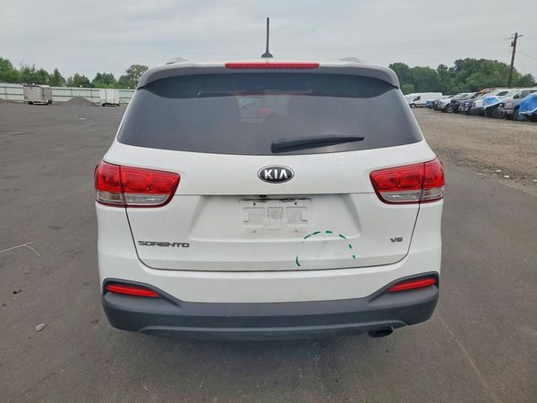 2016 KIA SORENTO L / LX