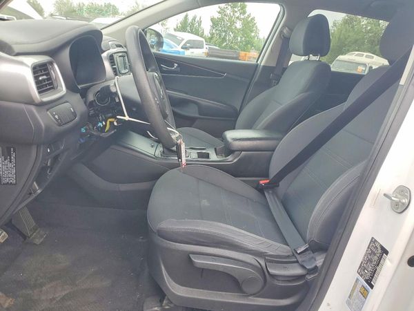 2016 KIA SORENTO L / LX