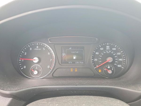 2016 KIA SORENTO L / LX