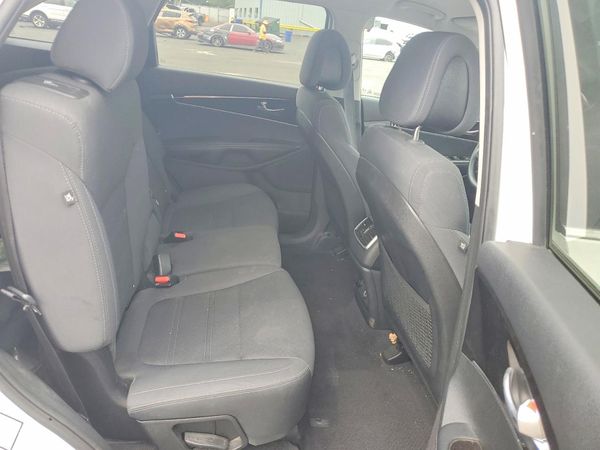 2016 KIA SORENTO L / LX