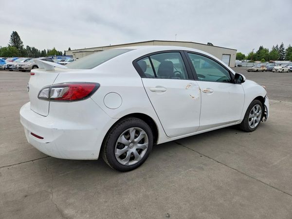 2013 MAZDA 3 SV/Base