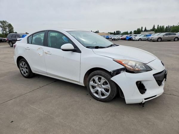 2013 MAZDA 3 SV/Base