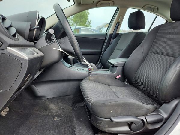 2013 MAZDA 3 SV/Base