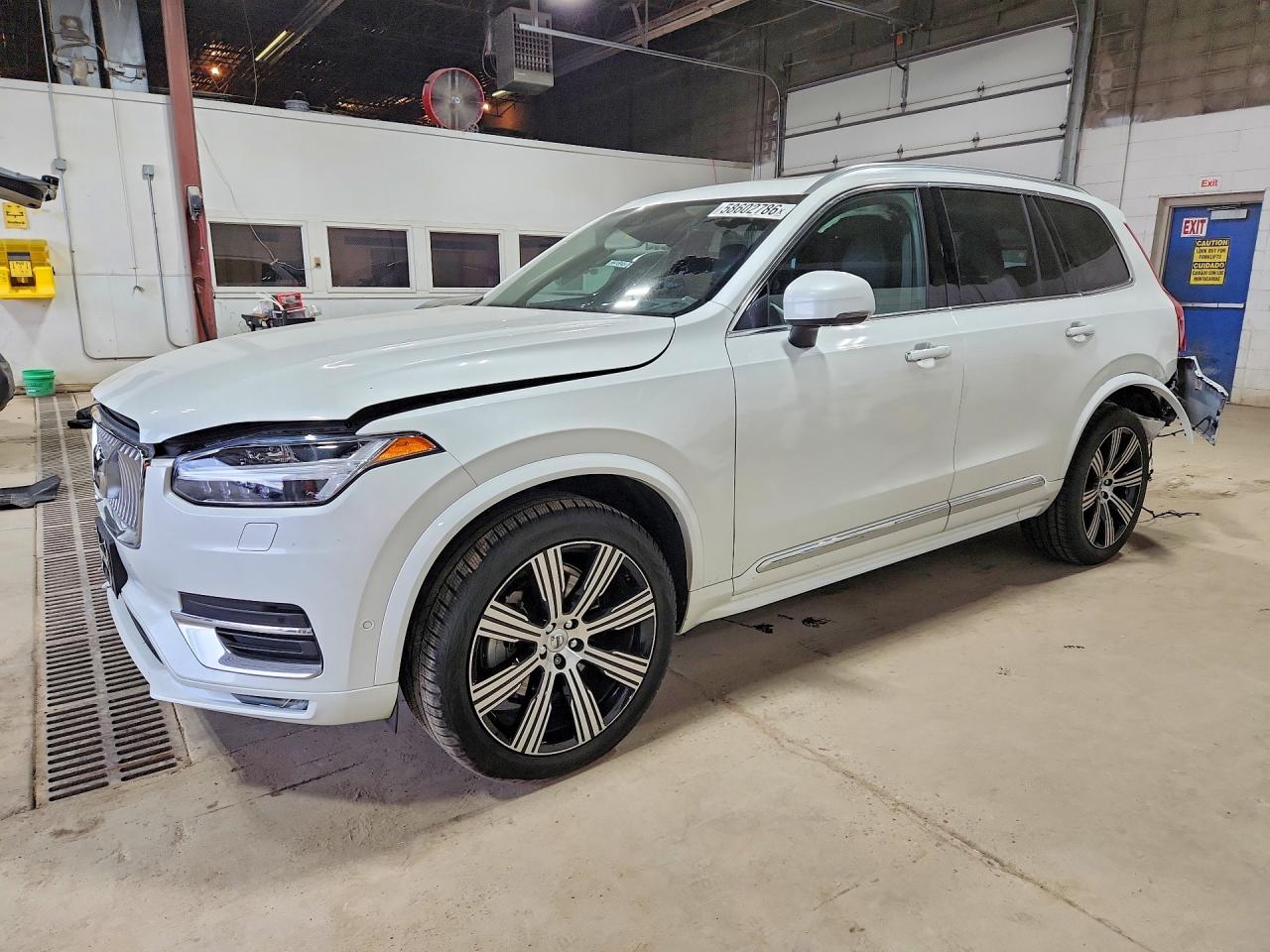 2022 VOLVO XC90