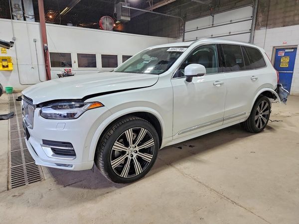 2022 VOLVO XC90